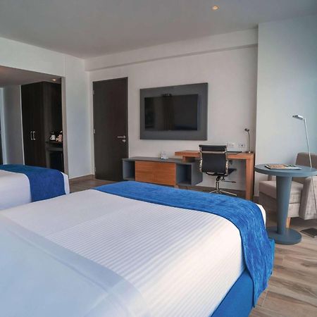 Wyndham Guayaquil, Puerto Santa Ana Hotel Екстериор снимка